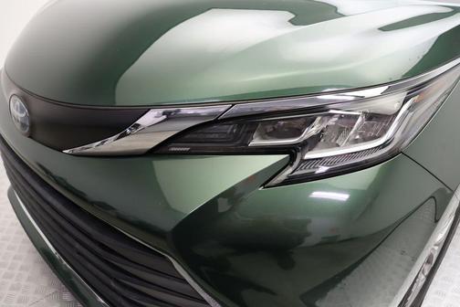 2021 Toyota Sienna XLE 8 Passenger