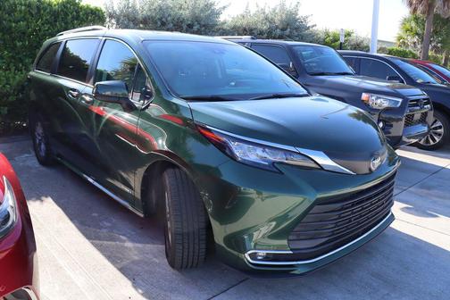 2021 Toyota Sienna XLE 8 Passenger