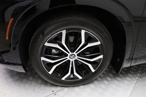 2025 Toyota Crown Signia XLE