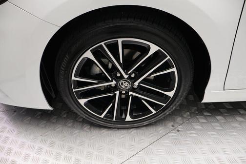 Wind Chill Pearl 2025 Toyota Camry XLE
