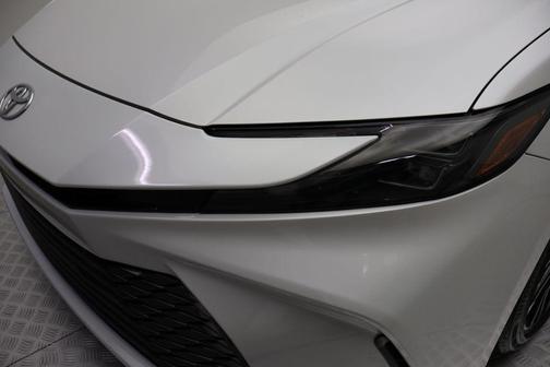 Wind Chill Pearl 2025 Toyota Camry XLE