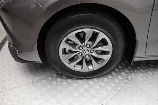 2024 Toyota Sienna XLE 8 Passenger