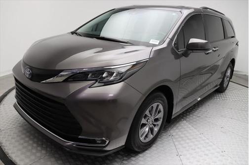 2024 Toyota Sienna XLE 8 Passenger