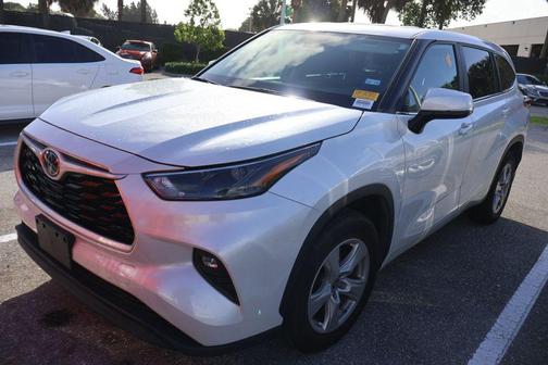 Wind Chill Pearl 2023 Toyota Highlander LE