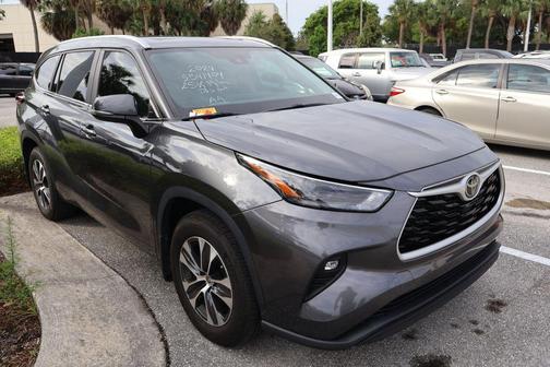 Magnetic Gray Metallic 2024 Toyota Highlander XLE