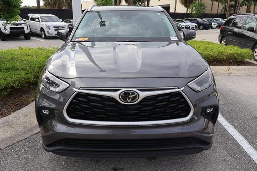 Magnetic Gray Metallic 2024 Toyota Highlander XLE