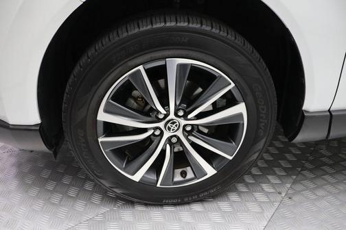 2023 Toyota Venza LE