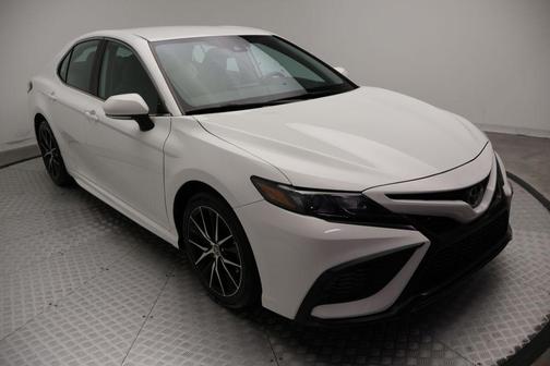 Ice Cap 2023 Toyota Camry SE