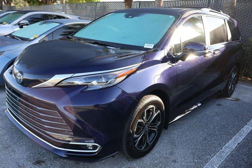 2025 Toyota Sienna Platinum