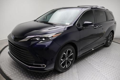 2025 Toyota Sienna Platinum
