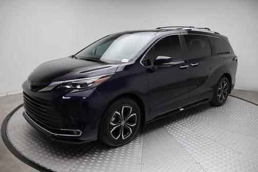 2025 Toyota Sienna Platinum