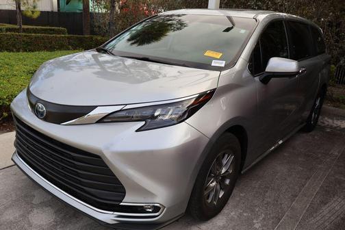 2024 Toyota Sienna XLE