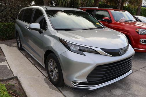 2024 Toyota Sienna XLE