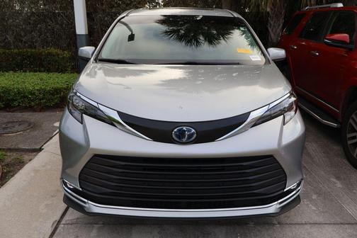 2024 Toyota Sienna XLE