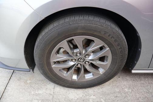 2024 Toyota Sienna XLE