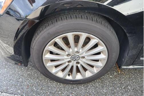 2016 Volkswagen Passat 1.8T SE w/Technology