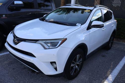 Super White 2018 Toyota RAV4 XLE