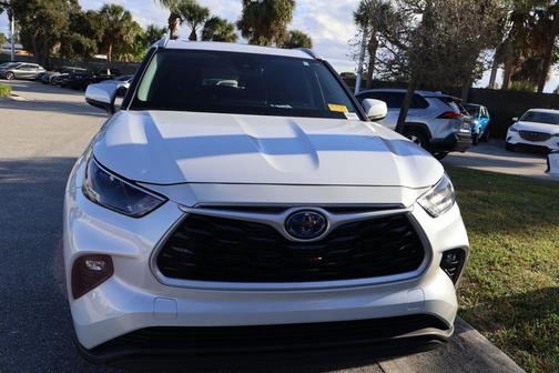 2024 Toyota Highlander Hybrid XLE