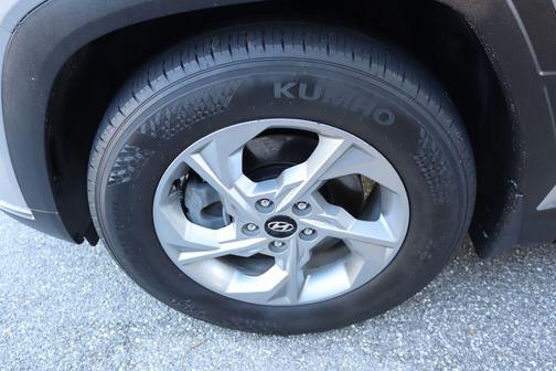 2023 Hyundai TUCSON SE