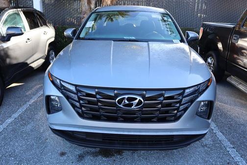 2023 Hyundai TUCSON SE