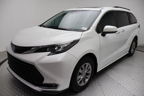 2024 Toyota Sienna XLE