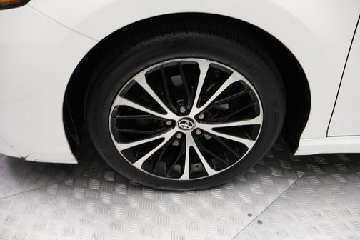 Super White 2019 Toyota Camry SE