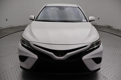 Super White 2019 Toyota Camry SE