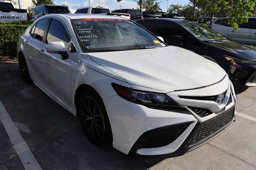 2024 Toyota Camry Hybrid SE