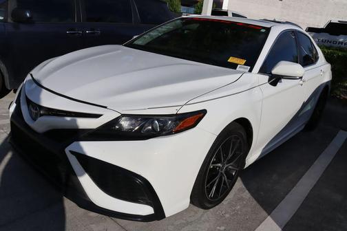 2024 Toyota Camry Hybrid SE