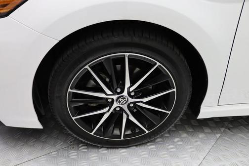 2024 Toyota Camry Hybrid SE