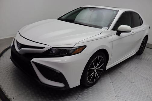 2024 Toyota Camry Hybrid SE