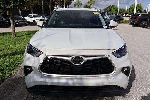 Wind Chill Pearl 2022 Toyota Highlander XLE