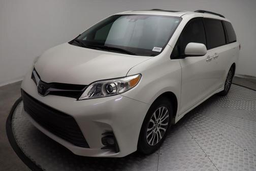 2020 Toyota Sienna XLE Premium