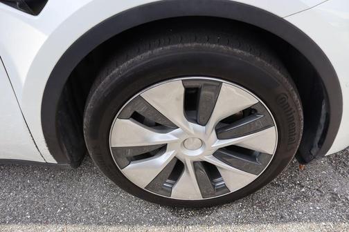 2022 Tesla Model Y Long Range Dual Motor All-Wheel Drive