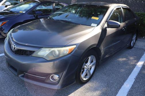 Magnetic Gray Metallic 2014 Toyota Camry SE