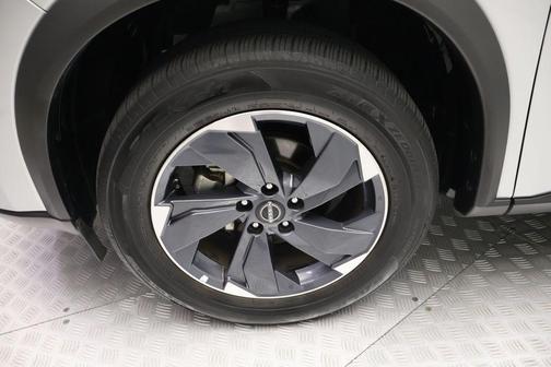 Brilliant Silver Metallic 2025 Nissan Rogue SV