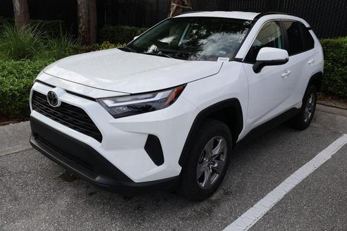 Ice Cap 2025 Toyota RAV4 XLE