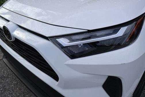 Ice Cap 2025 Toyota RAV4 XLE