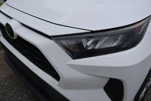 Super White 2020 Toyota RAV4 LE
