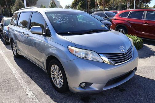2017 Toyota Sienna XLE