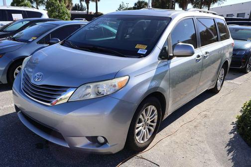 2017 Toyota Sienna XLE