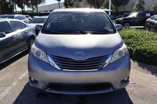 2017 Toyota Sienna XLE