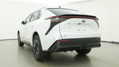 Wind Chill Pearl 2026 Toyota bZ XLE Plus