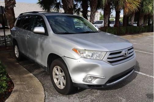 2013 Toyota Highlander SE