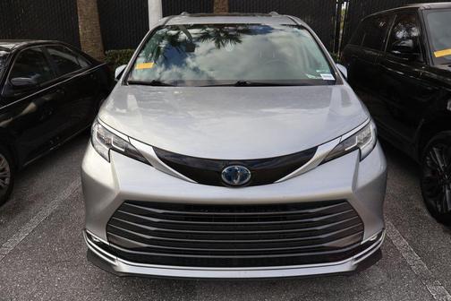 2022 Toyota Sienna Limited