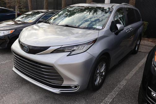 2022 Toyota Sienna Limited