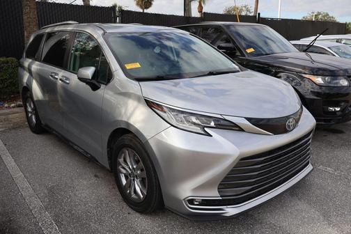 2022 Toyota Sienna Limited