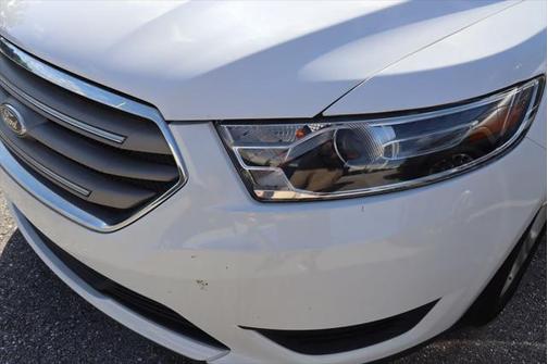 2017 Ford Taurus SE