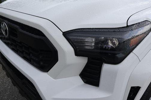 Ice Cap 2025 Toyota Tacoma Hybrid TRD Sport