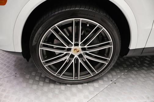 White 2023 Porsche Cayenne S